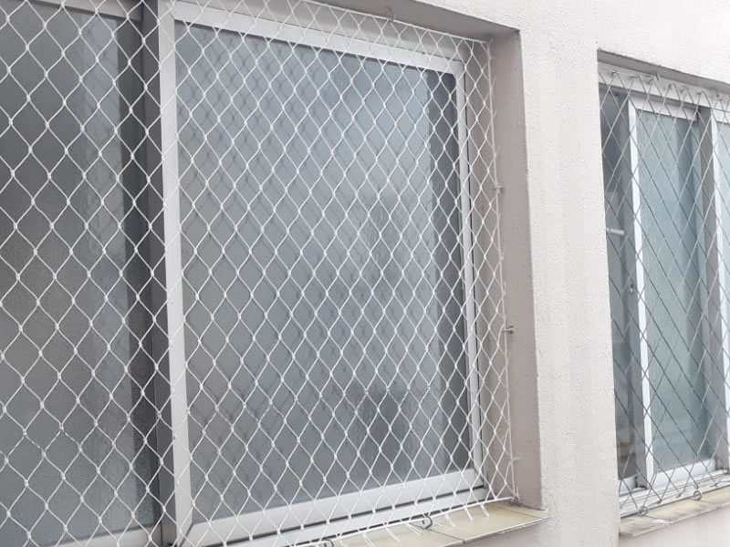 Instalação de rede de proteção em Salseiros, Itajaí